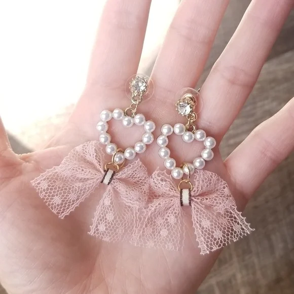 🍒NEW🍒 PEARLS & BOWS DROP EARRINGS - Picture 1 of 4